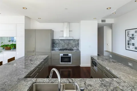 $1,150,000 | 2900 McKinnon Street, Unit 801, Dallas, TX 75201