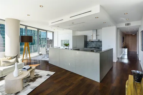 $1,150,000 | 2900 McKinnon Street, Unit 801, Dallas, TX 75201