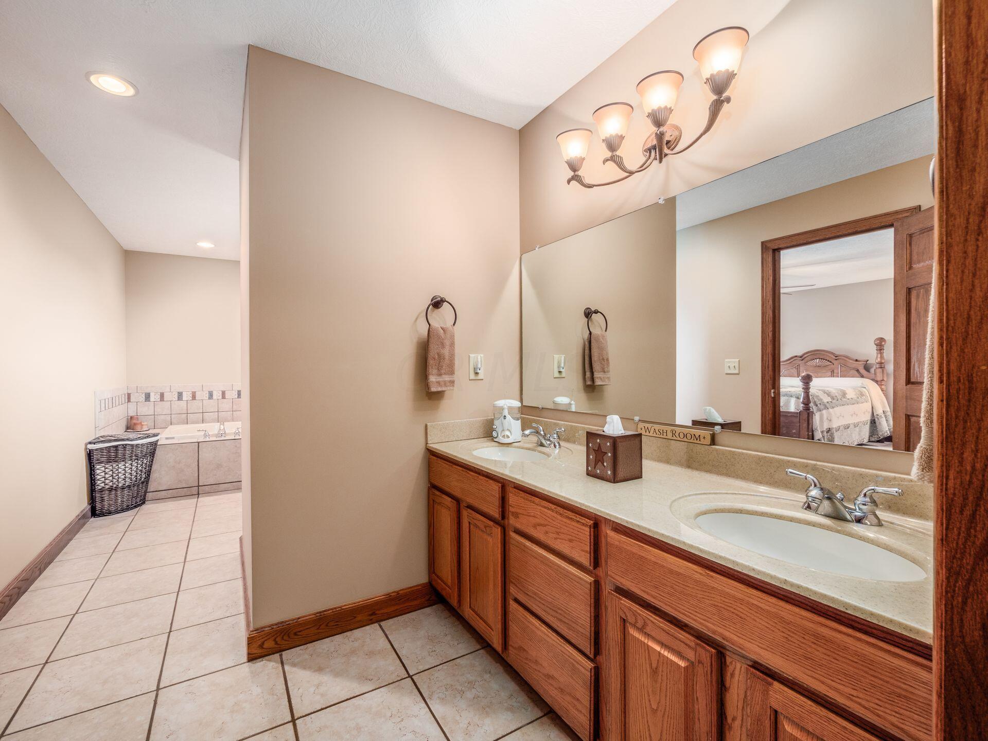 12540 Walker Road Ashville, OH 43103 - Photo 32 of 64 master suite