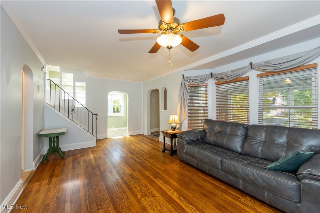 2593 Queenston Road Cleveland, OH 44118 - Photo 4 of 40 Gallery Image 4