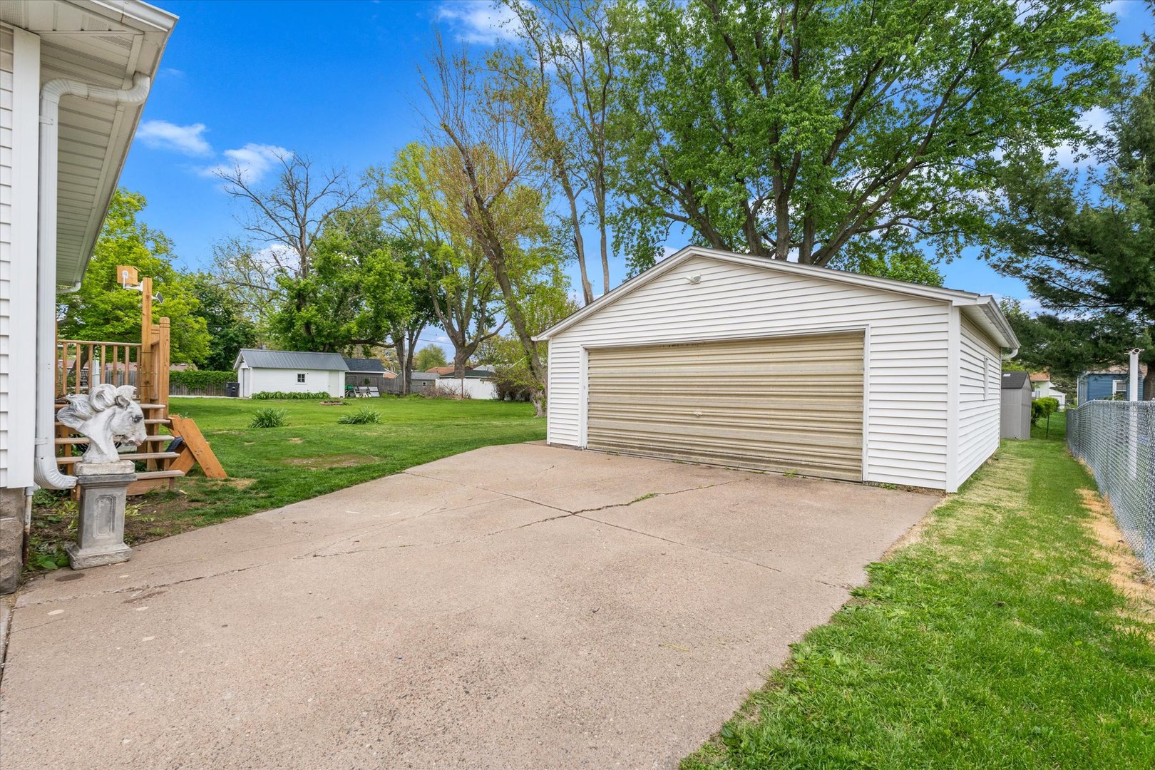 2423 29th Street Rock Island, IL 61201 - Photo 5 of 37