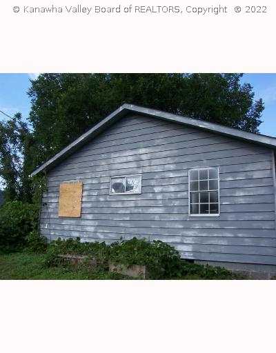 1 Hoskins Road London, WV 25126 - Photo 6 of 6 Exterior Back.