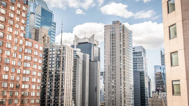 $4,658 | 305 West 50th Street, Unit 18B | Hell's Kitchen