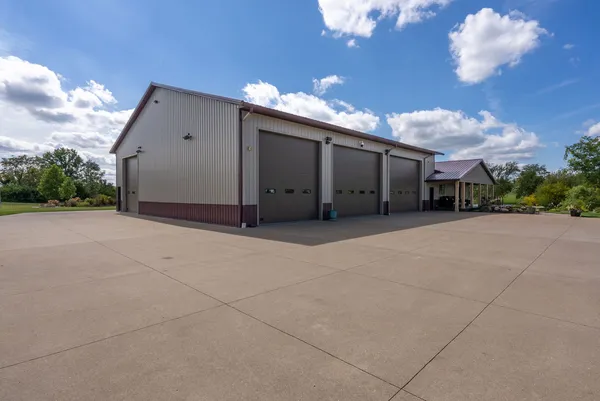 $1,995,000 | 9901 Highway 6, Geneseo, IL 61254