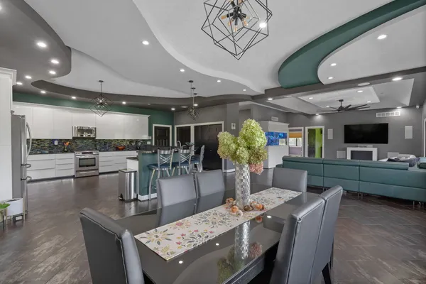 $1,995,000 | 9901 Highway 6, Geneseo, IL 61254