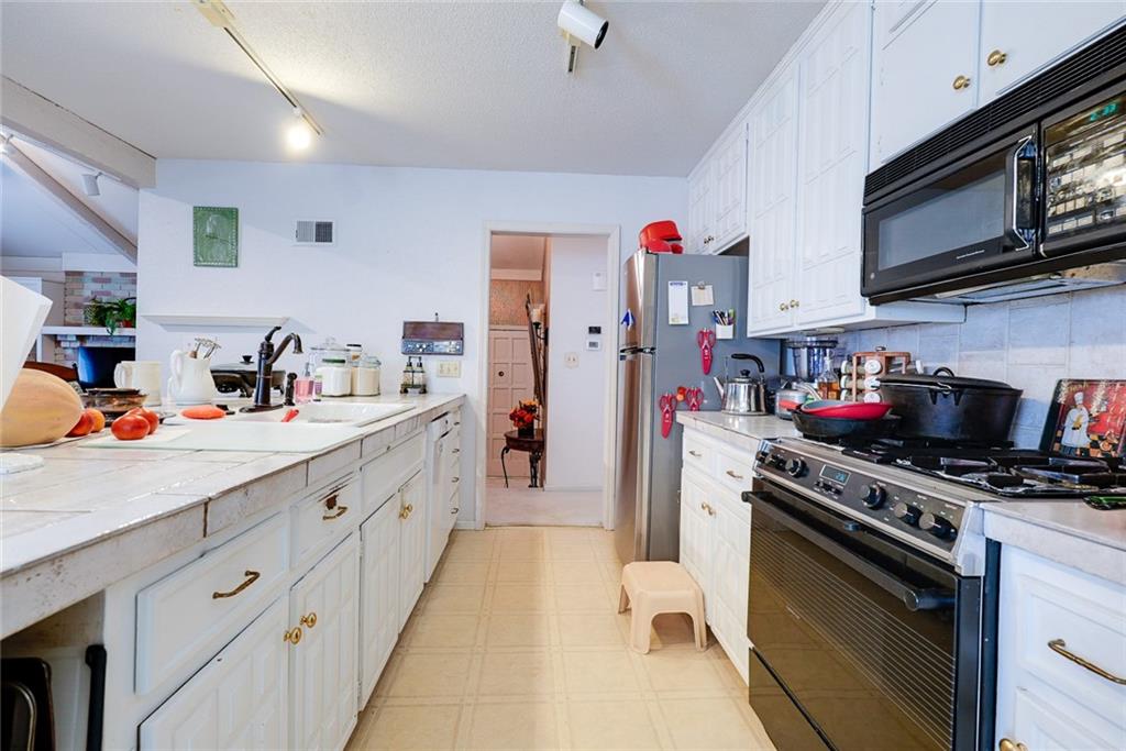 1008 Southwest 17th Street Blue Springs, MO 64015 - Photo 18 of 29