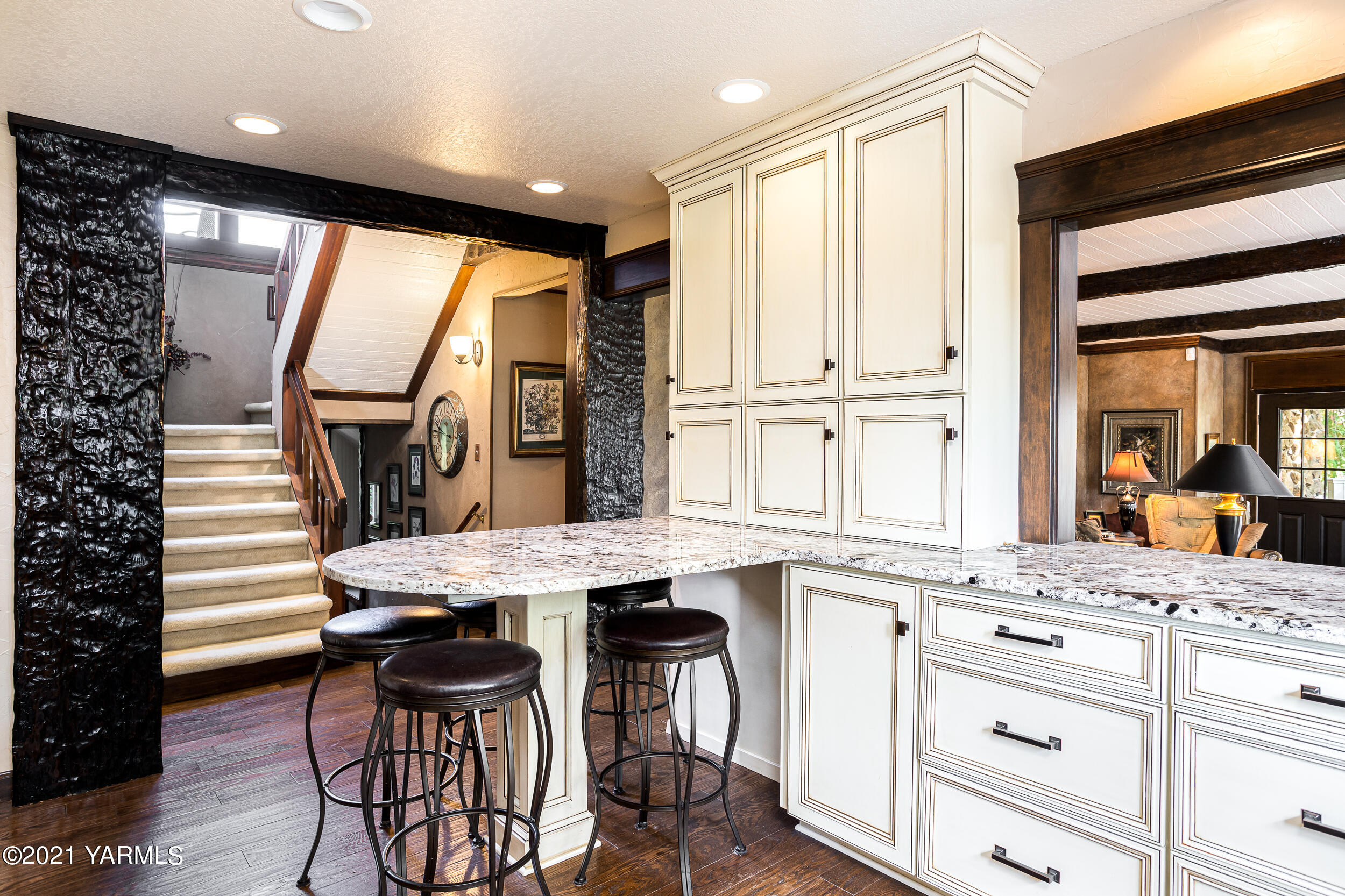12401 Nelson Road Yakima, WA 98903 - Photo 13 of 48 a open kitchen with granite countertop a stove a sink and a refrigerator