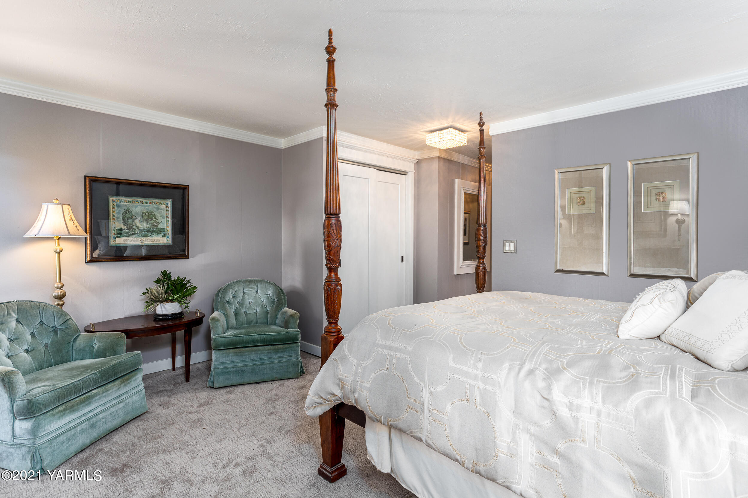 12401 Nelson Road Yakima, WA 98903 - Photo 16 of 48 a bedroom with a bed and a couch