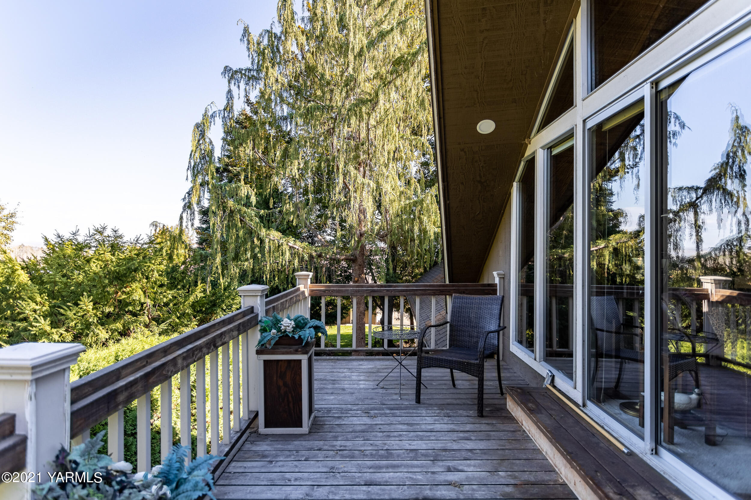 12401 Nelson Road Yakima, WA 98903 - Photo 23 of 48 a balcony with wooden floor and outdoor seating