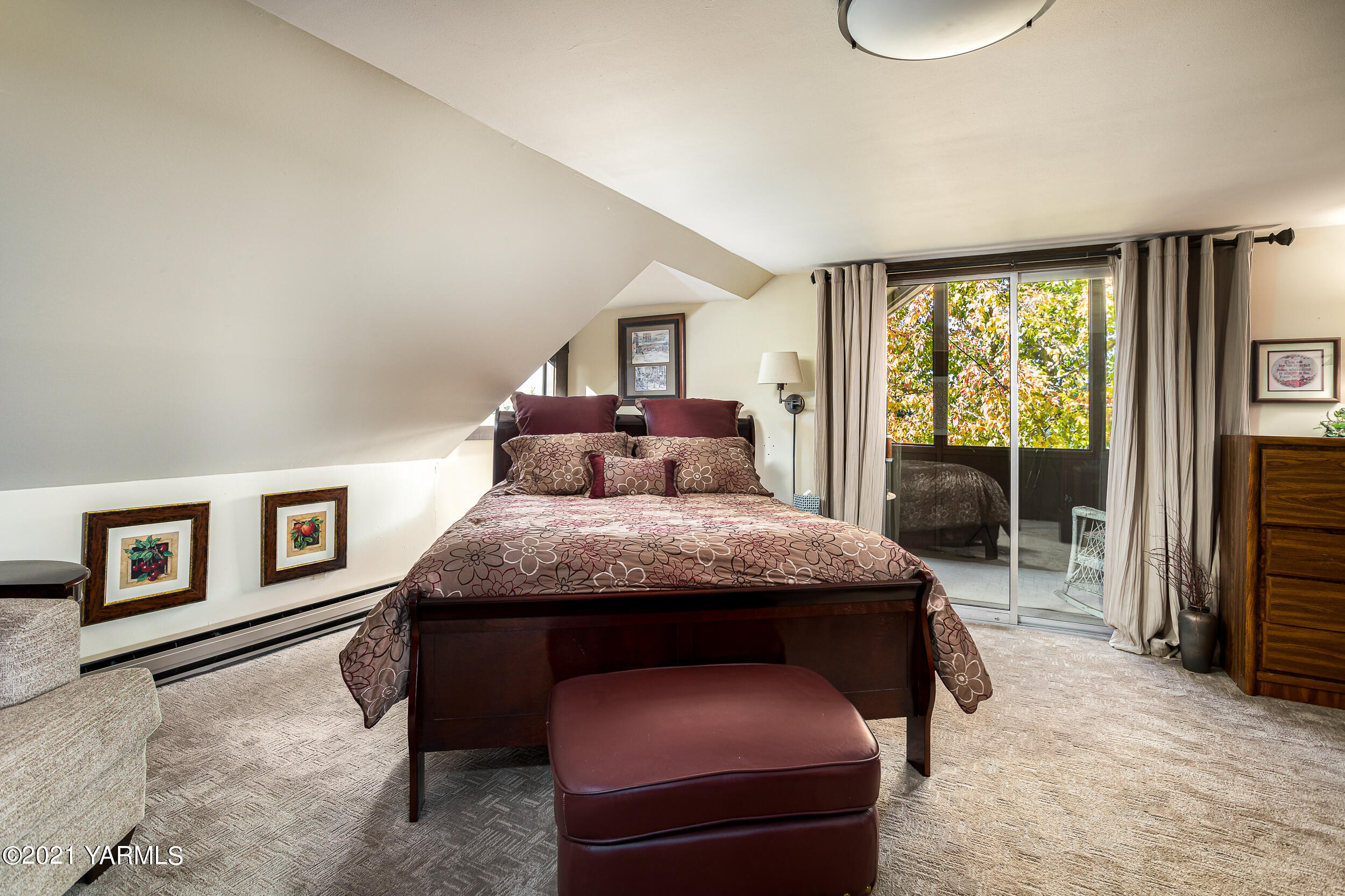 12401 Nelson Road Yakima, WA 98903 - Photo 25 of 48 a bedroom with a bed and wooden floor