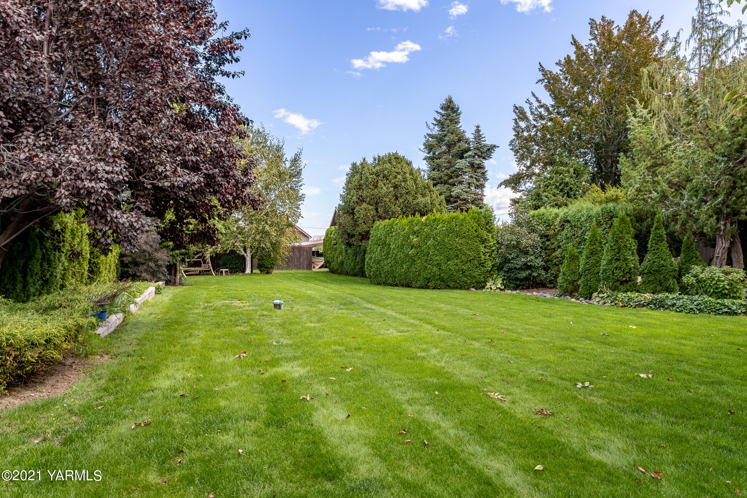 12401 Nelson Road Yakima, WA 98903 - Photo 45 of 48 a view of a field of grass and trees
