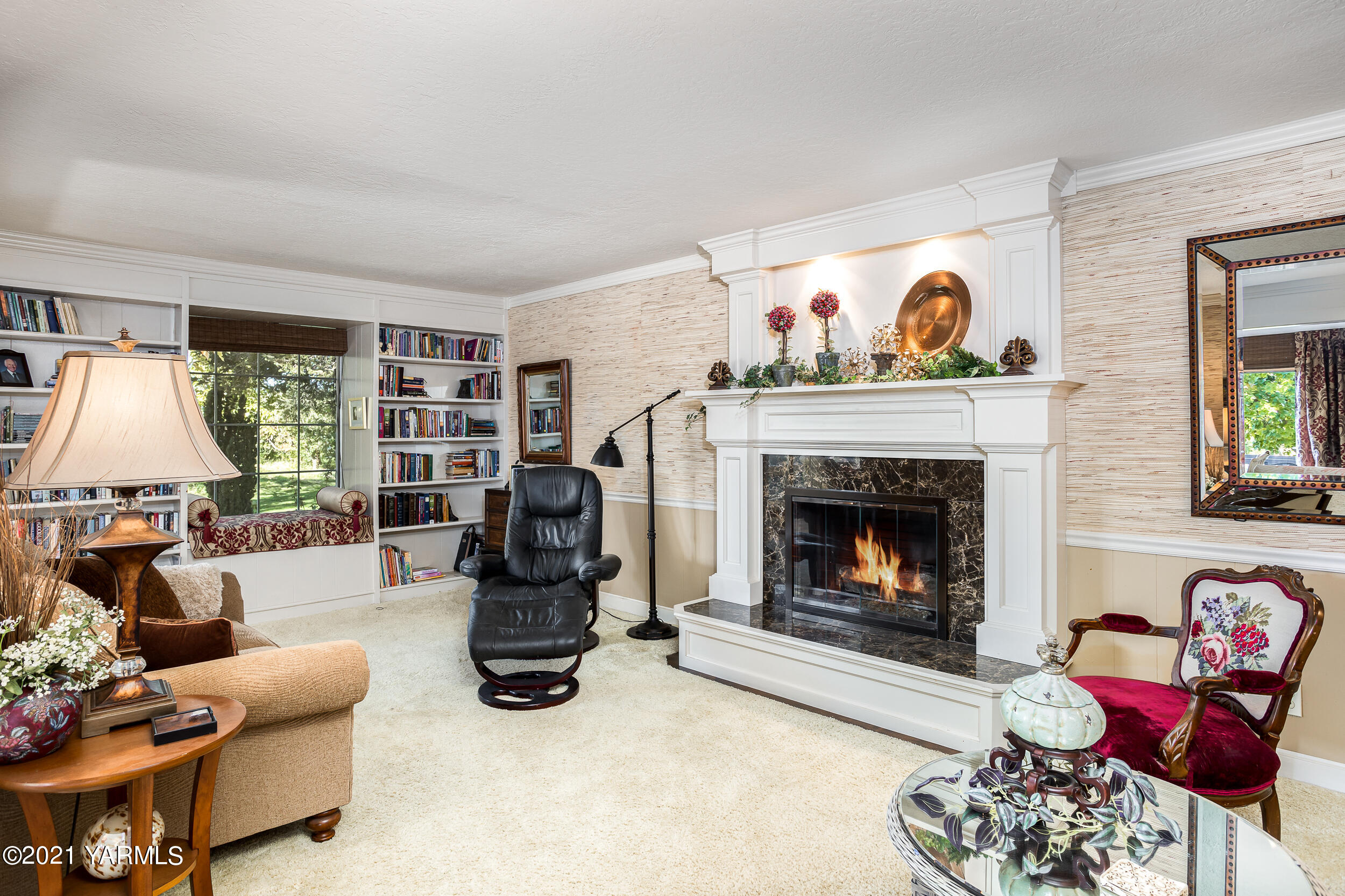 12401 Nelson Road Yakima, WA 98903 - Photo 7 of 48 a living room with furniture and a fireplace