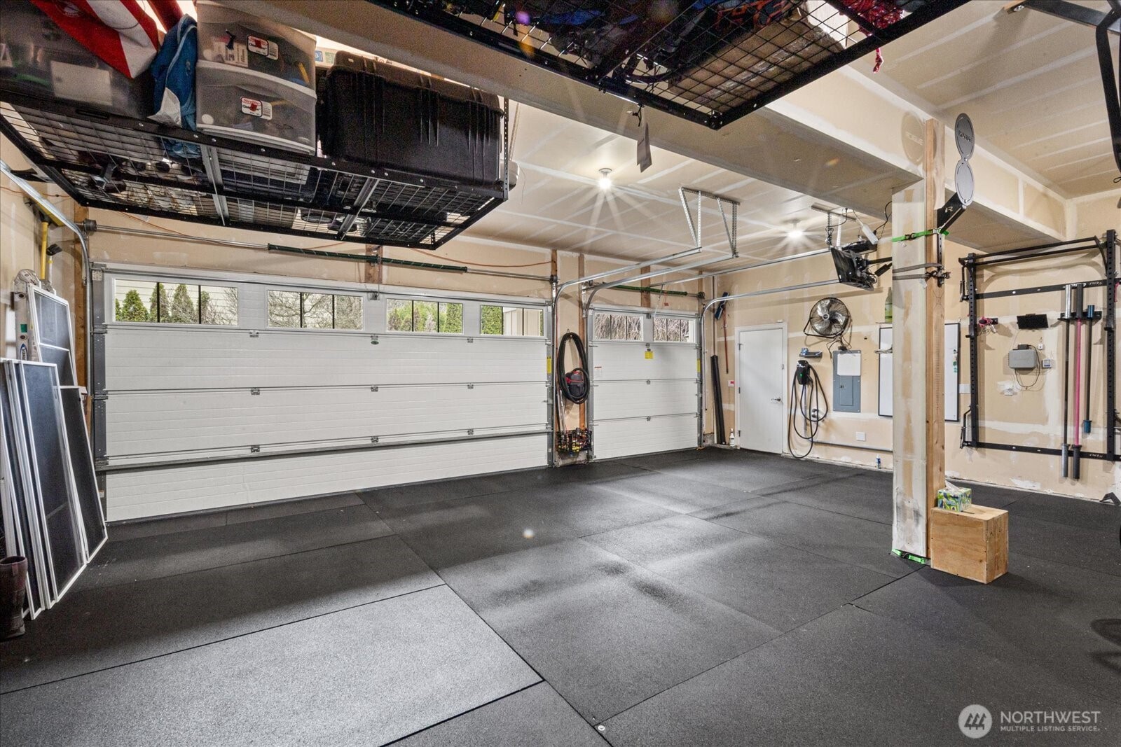 215 Ilwaco Place Southeast Renton, WA 98059 - Photo 28 of 40 a view of a garage