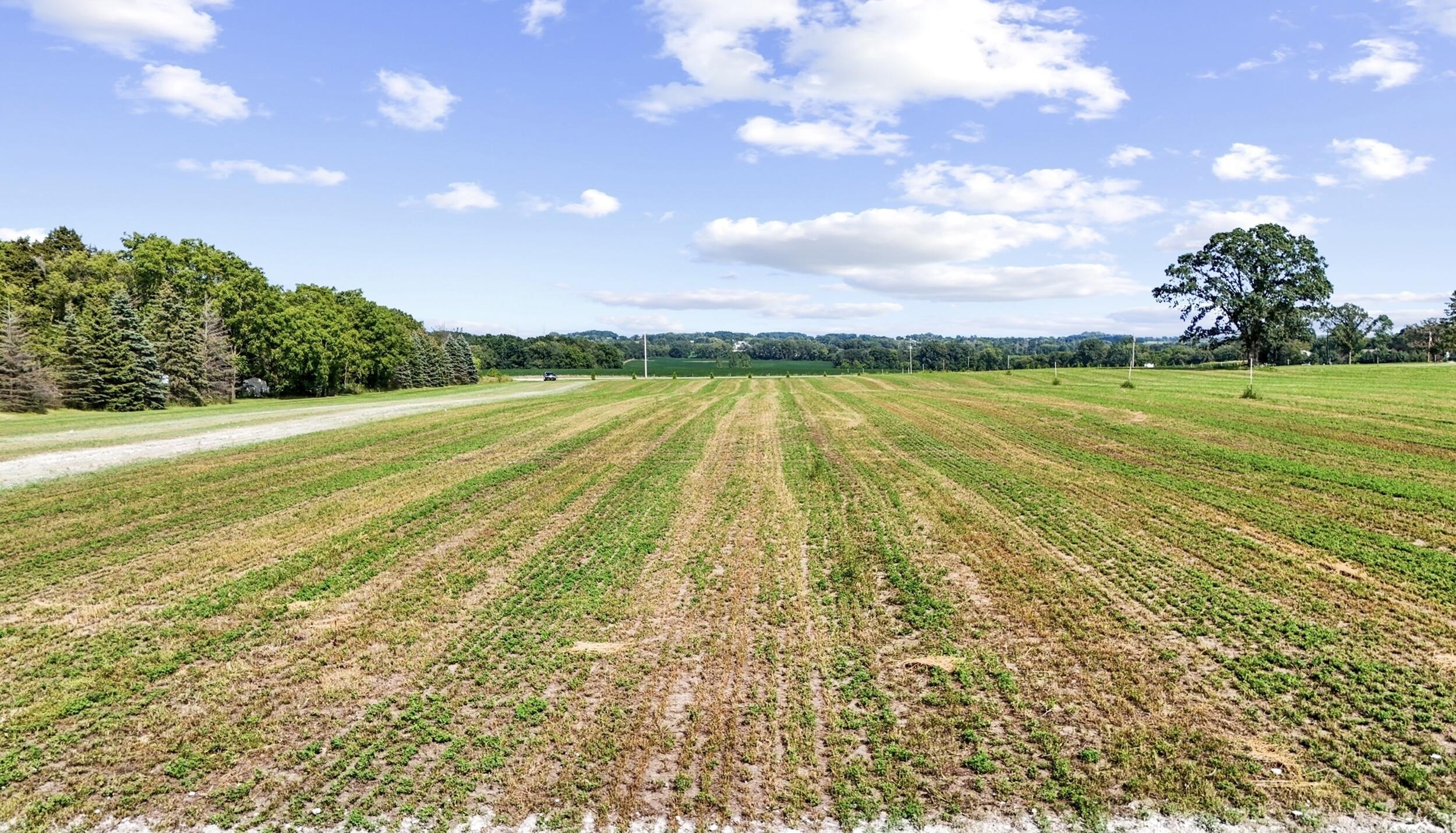 1453 Waukesha Road Raymond, WI 53108 - Photo 9 of 22 5_img_1441 2