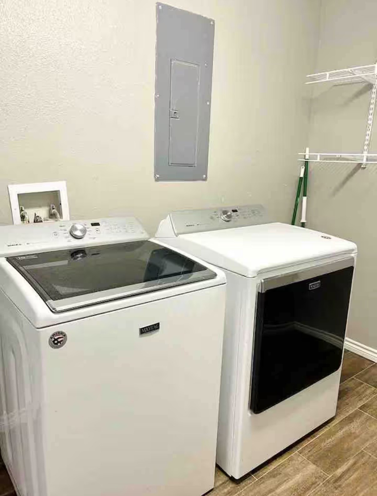 3103 Monroe Street Nederland, TX 77627 - Photo 11 of 11 a utility room with dryer and washer