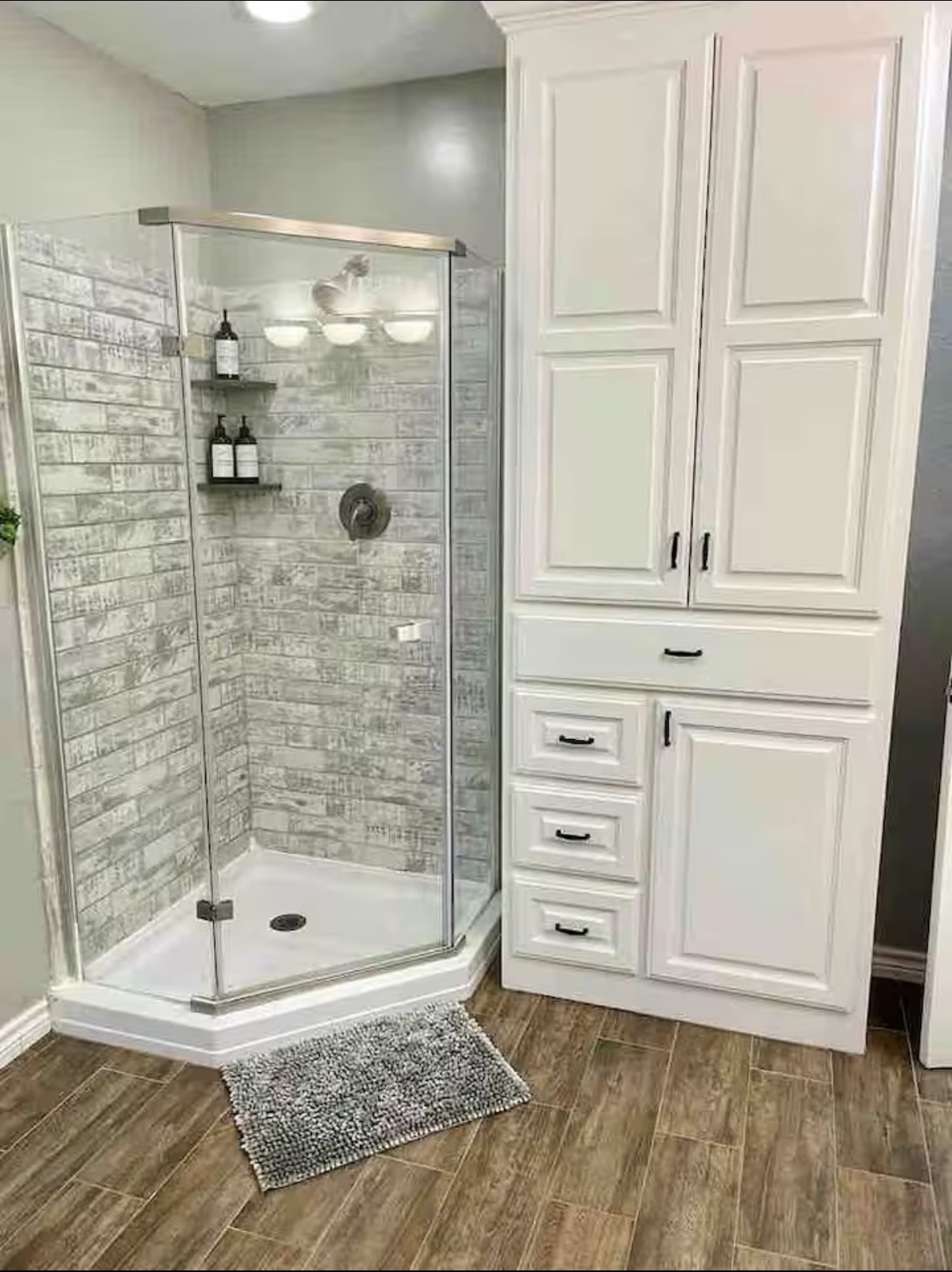 3103 Monroe Street Nederland, TX 77627 - Photo 7 of 11 a bathroom with a shower