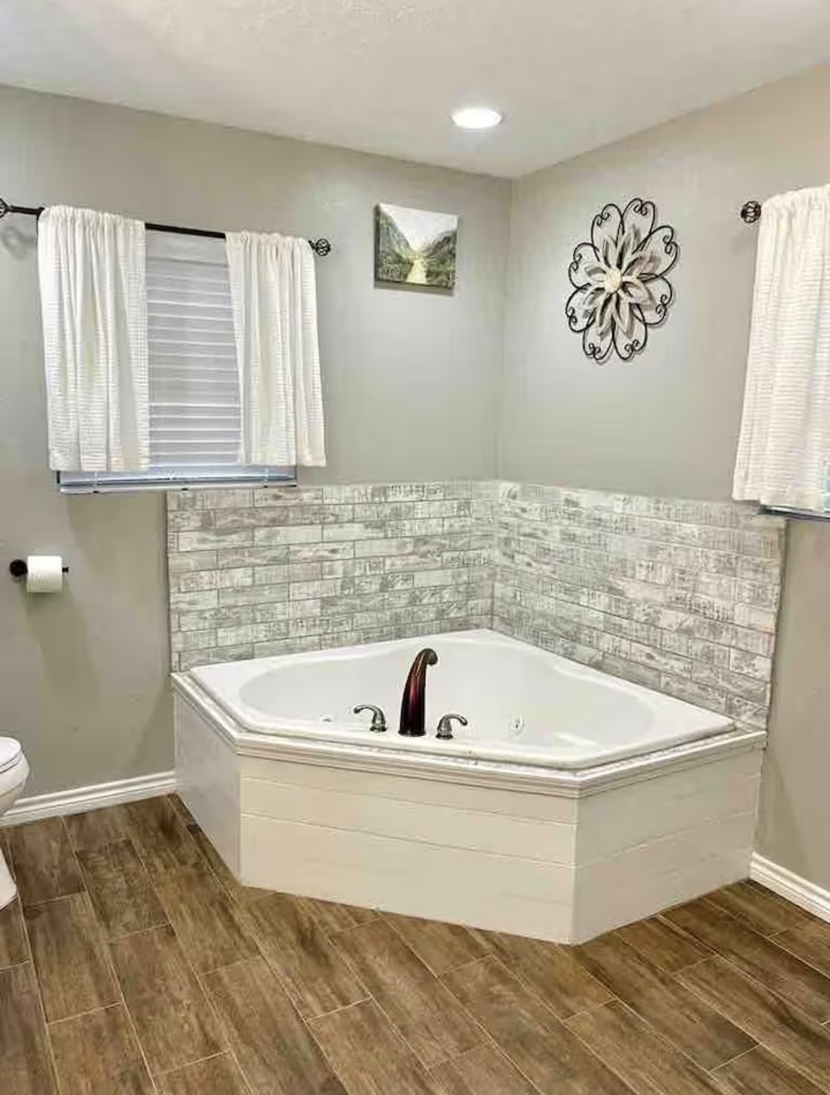 3103 Monroe Street Nederland, TX 77627 - Photo 8 of 11 a bathroom with a bathtub and a window