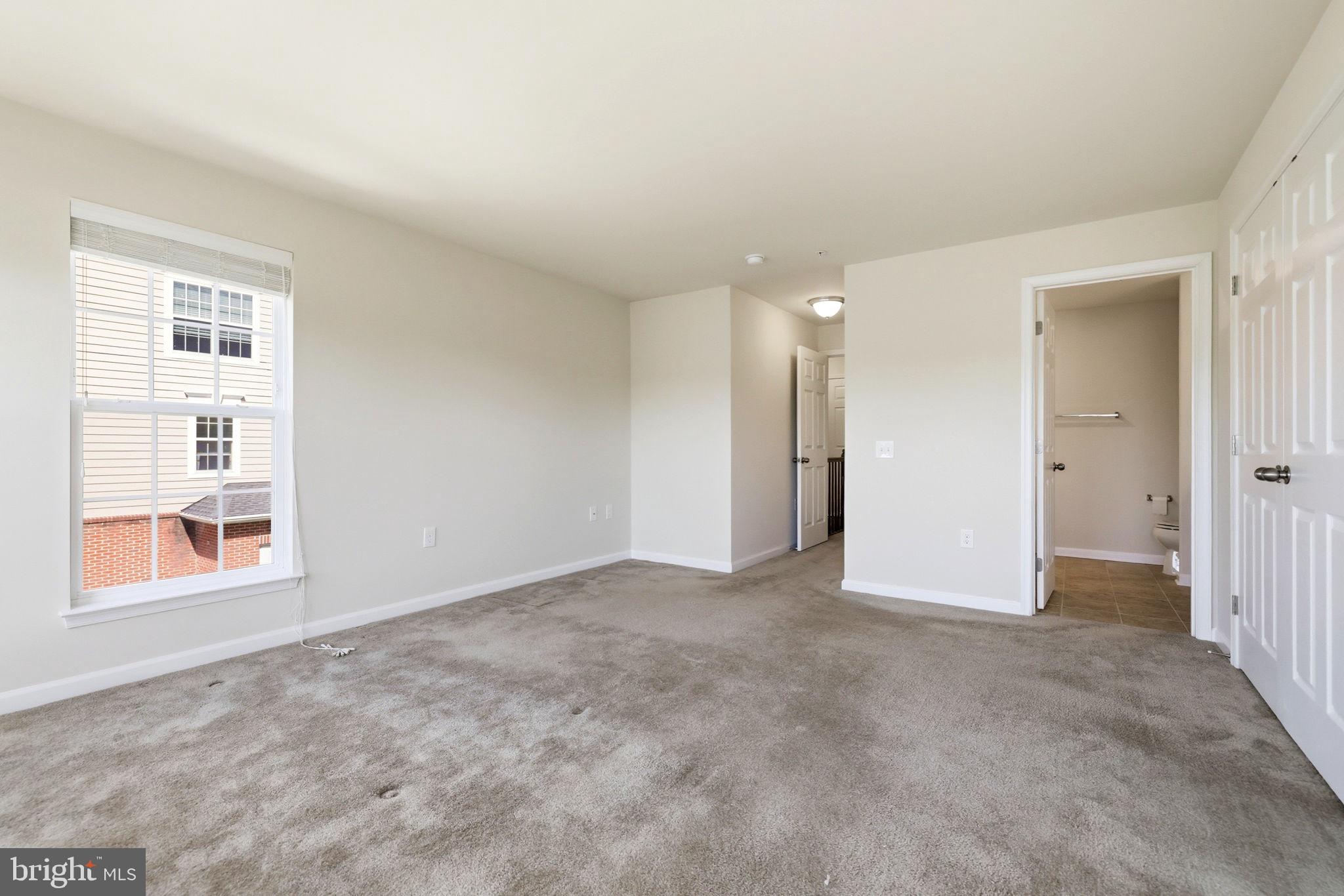 43487 Town Gate Square Chantilly, VA 20152 - Photo 27 of 56 an empty room with windows and closet