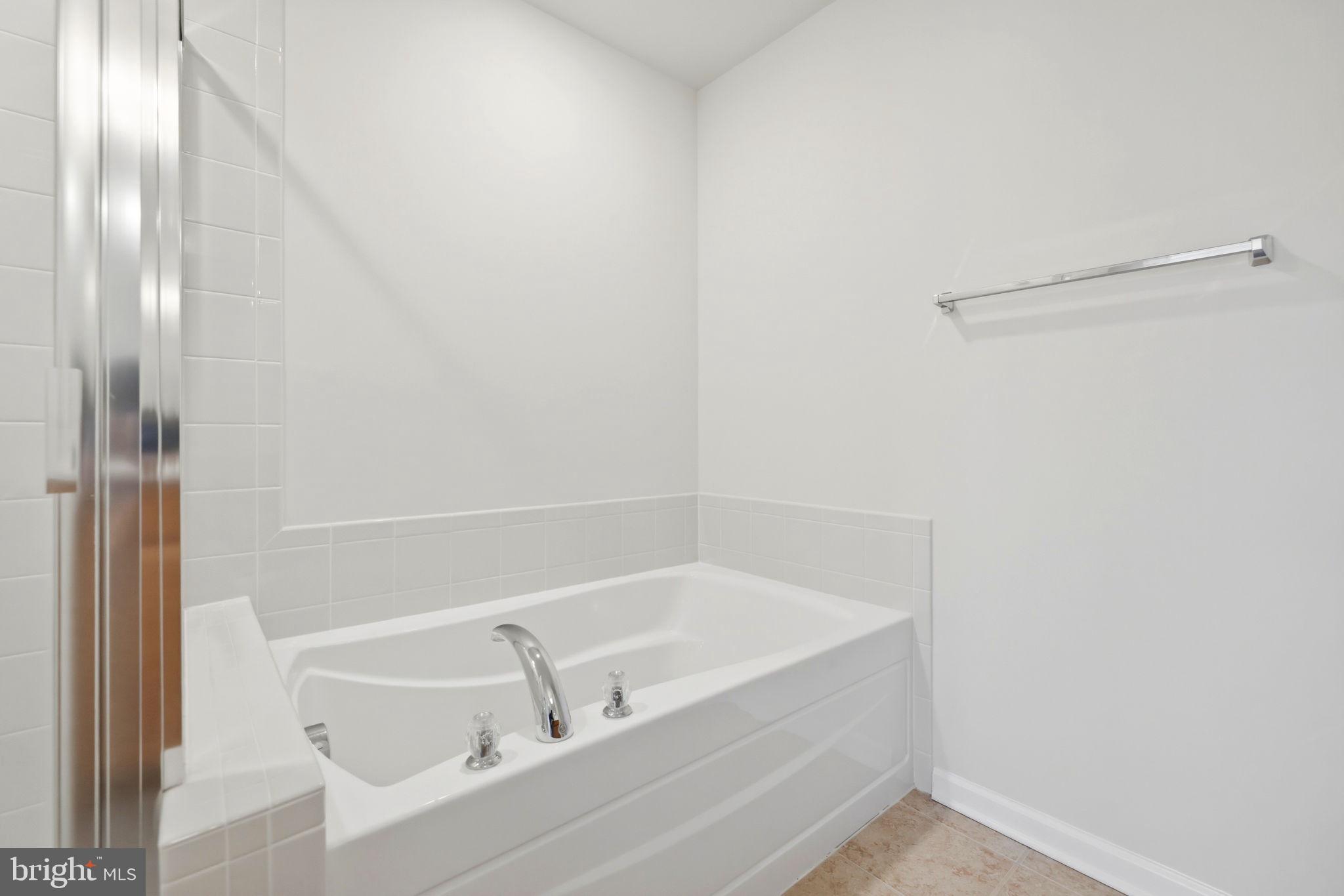 43487 Town Gate Square Chantilly, VA 20152 - Photo 30 of 56 a bathroom with a bathtub
