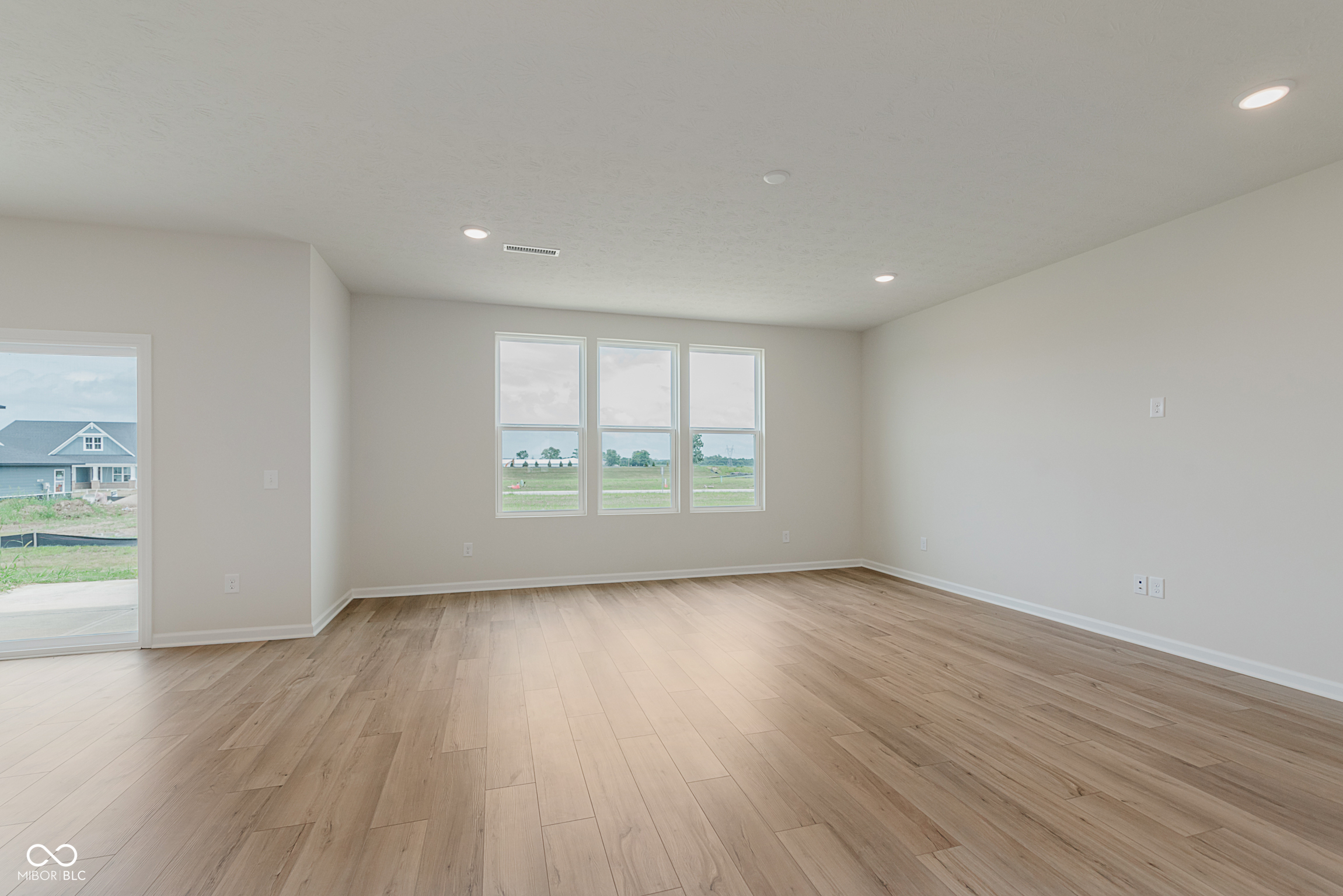 6421 Springtide Court Plainfield, IN 46168 - Photo 7 of 36