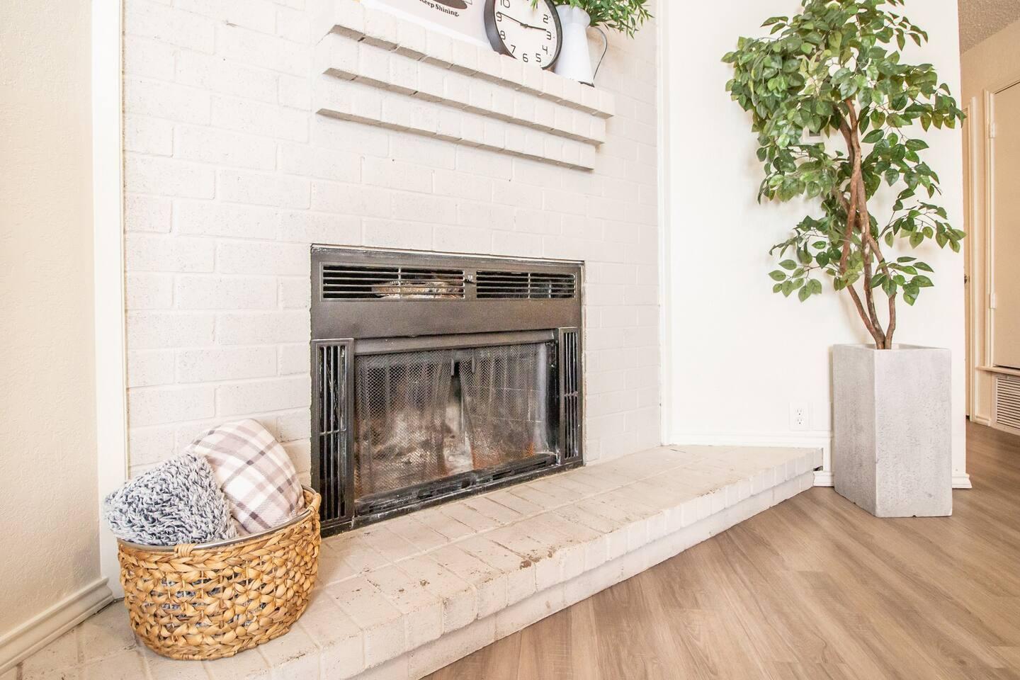 5806 6th Street, Unit B Lubbock, TX 79416 - Photo 27 of 45 a living room with a fireplace