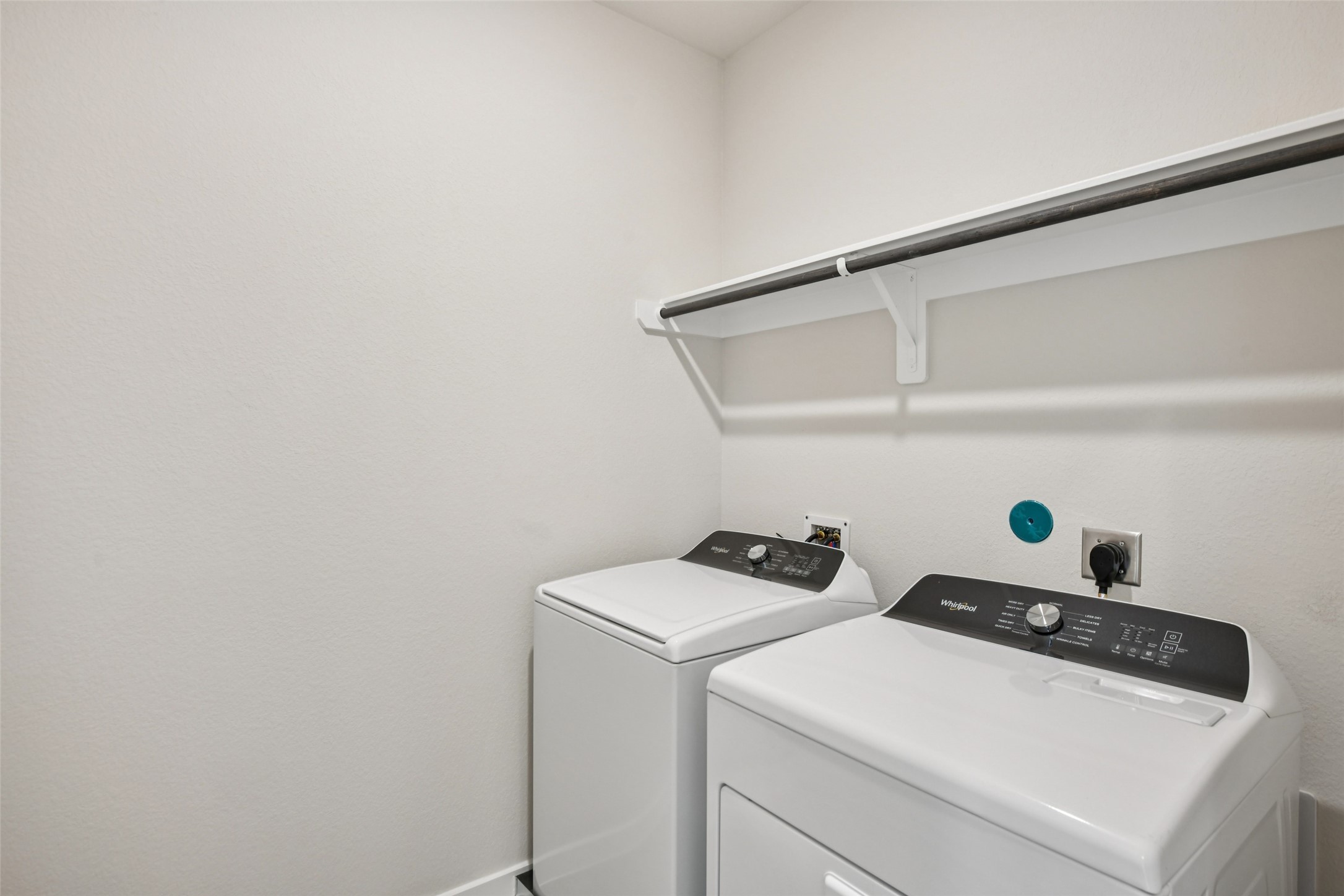 10012 Rustic Charm Street Houston, TX 77080 - Photo 22 of 45 a utility room with dryer and washer