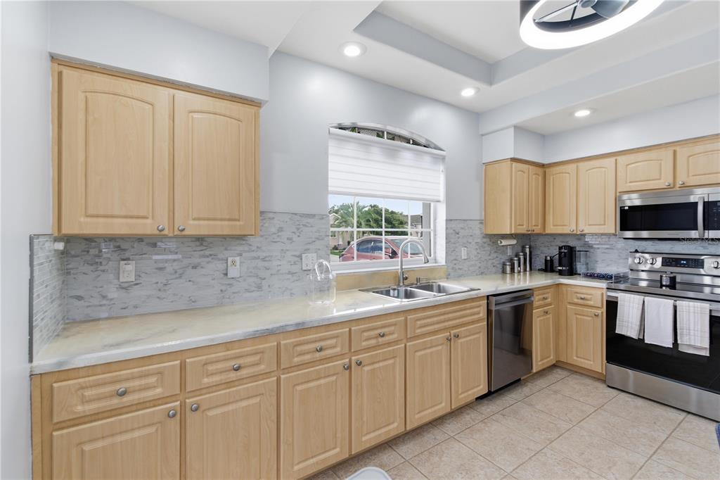 295 Royal Palm Way Spring Hill, FL 34608 - Photo 16 of 47