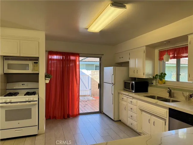 $3,550 | 5461 Bonanza Drive, Huntington Beach, CA 92649