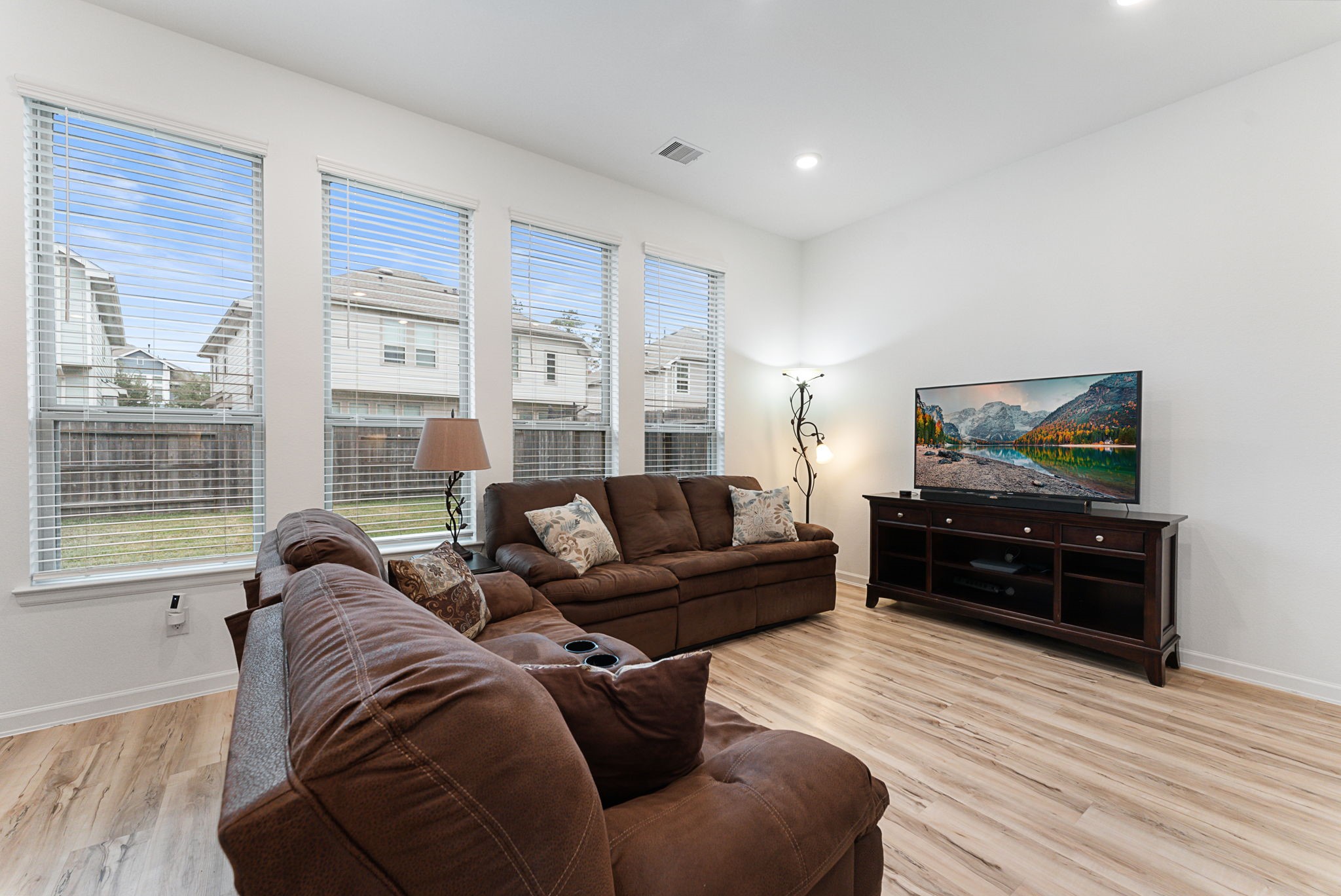 516 Bristol Tide Court Conroe, TX 77304 - Photo 12 of 47