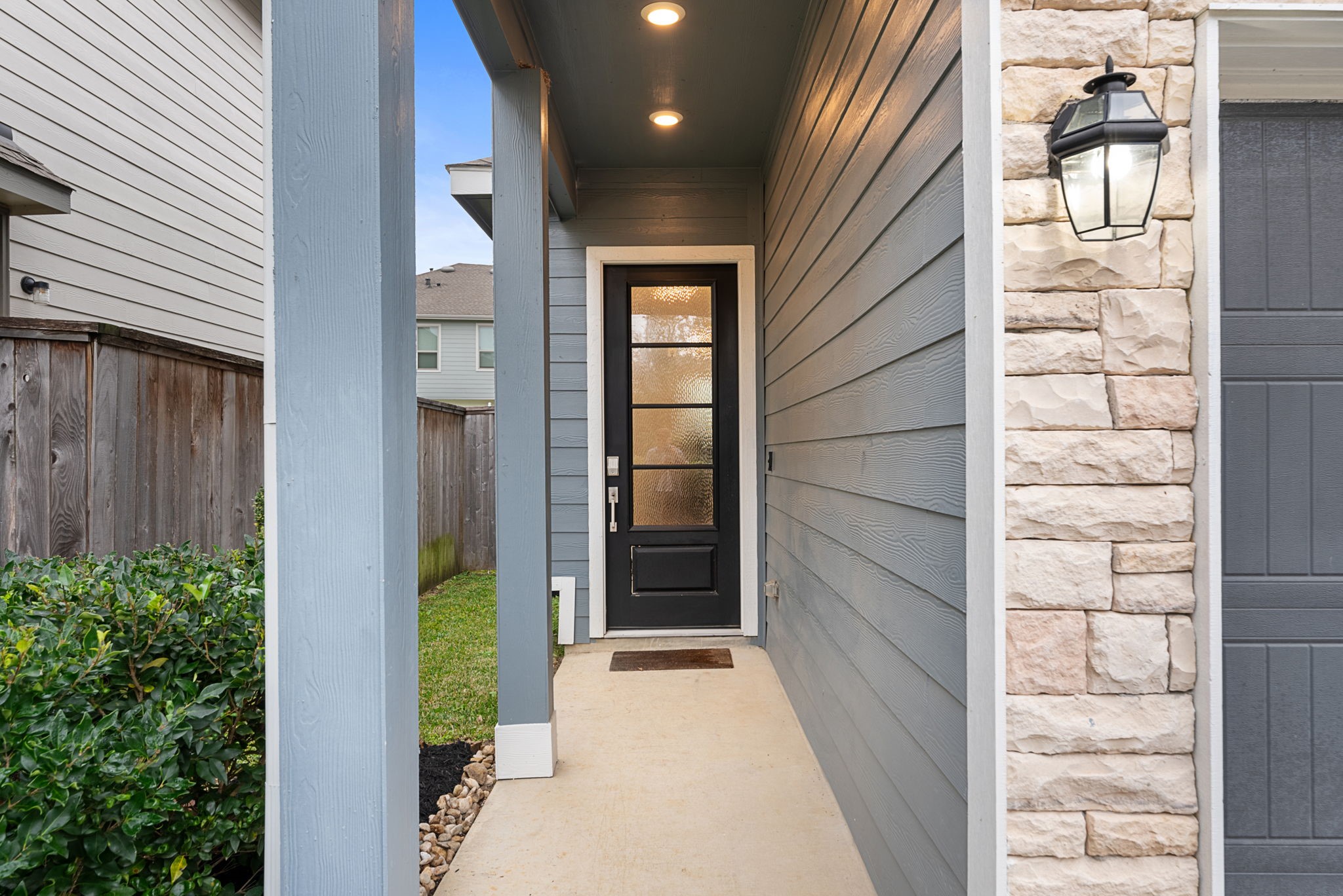 516 Bristol Tide Court Conroe, TX 77304 - Photo 4 of 47