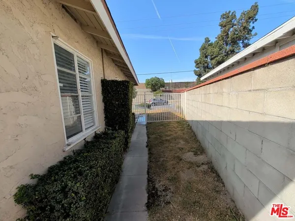 $3,500 | 7758 North Glenoaks Boulevard, Burbank, CA 91504