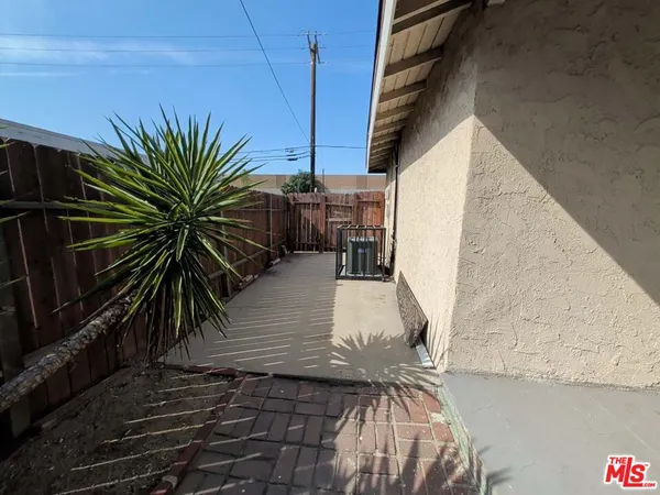 $3,500 | 7758 North Glenoaks Boulevard, Burbank, CA 91504