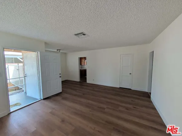 $3,500 | 7758 North Glenoaks Boulevard, Burbank, CA 91504