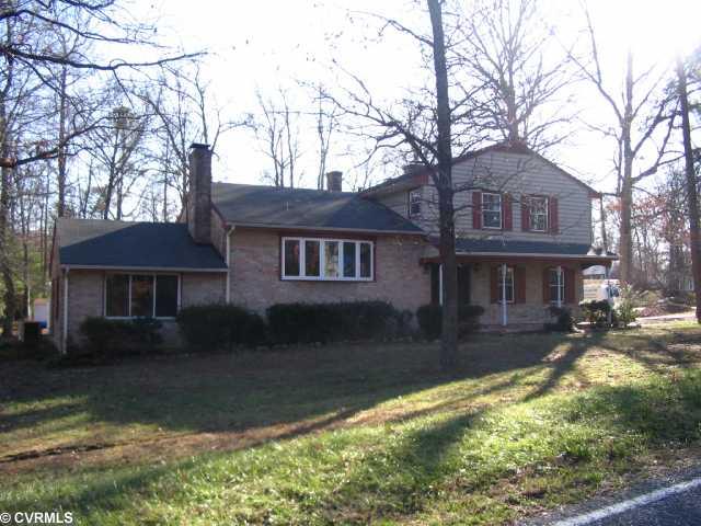 3931 Beulah Road Richmond, VA 23237 - Photo 1 of 11 Exterior Front - Brick & vinyl on Corner lot