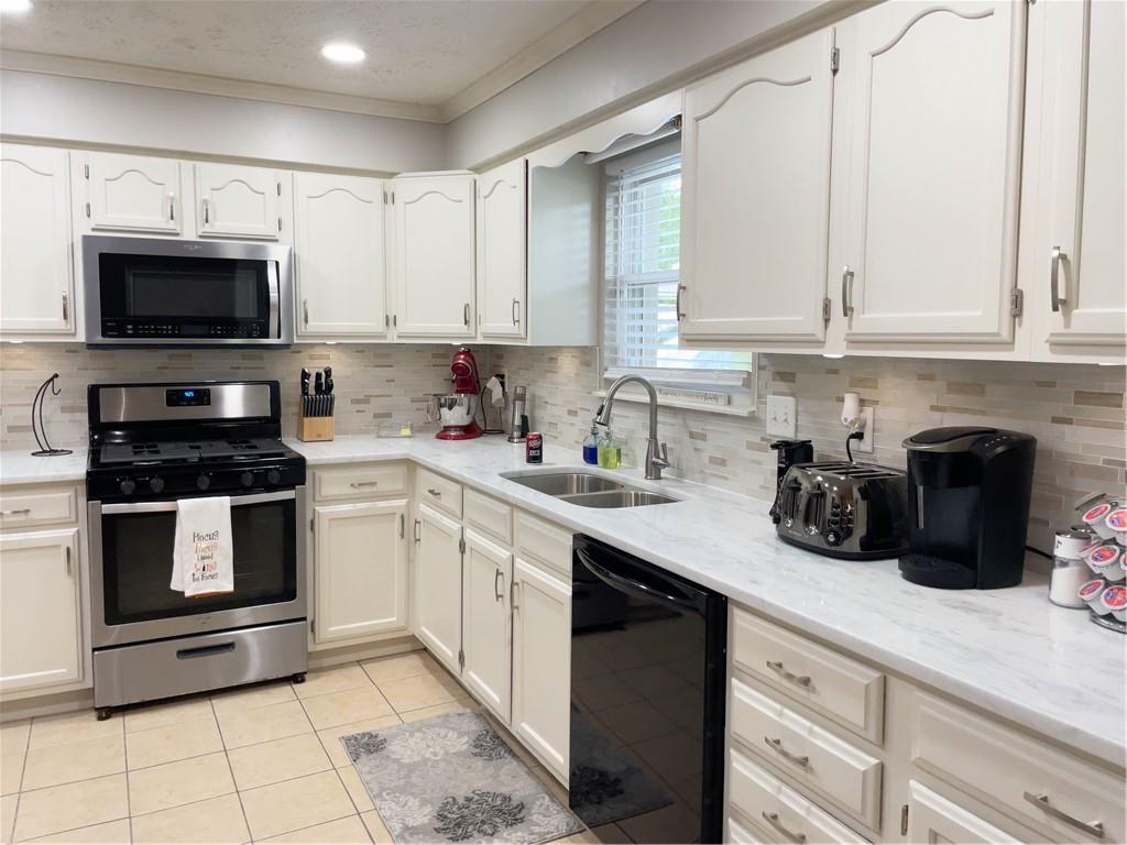 7528 5 Points Road Indianapolis, IN 46259 - Photo 9 of 28 Gallery Image 9