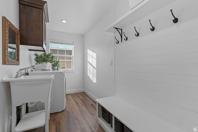 75 North 100th Street West Fillmore, UT 84631 - Photo 29 of 62 Mudroom featuring dark wood-type flooring and washer / dryer