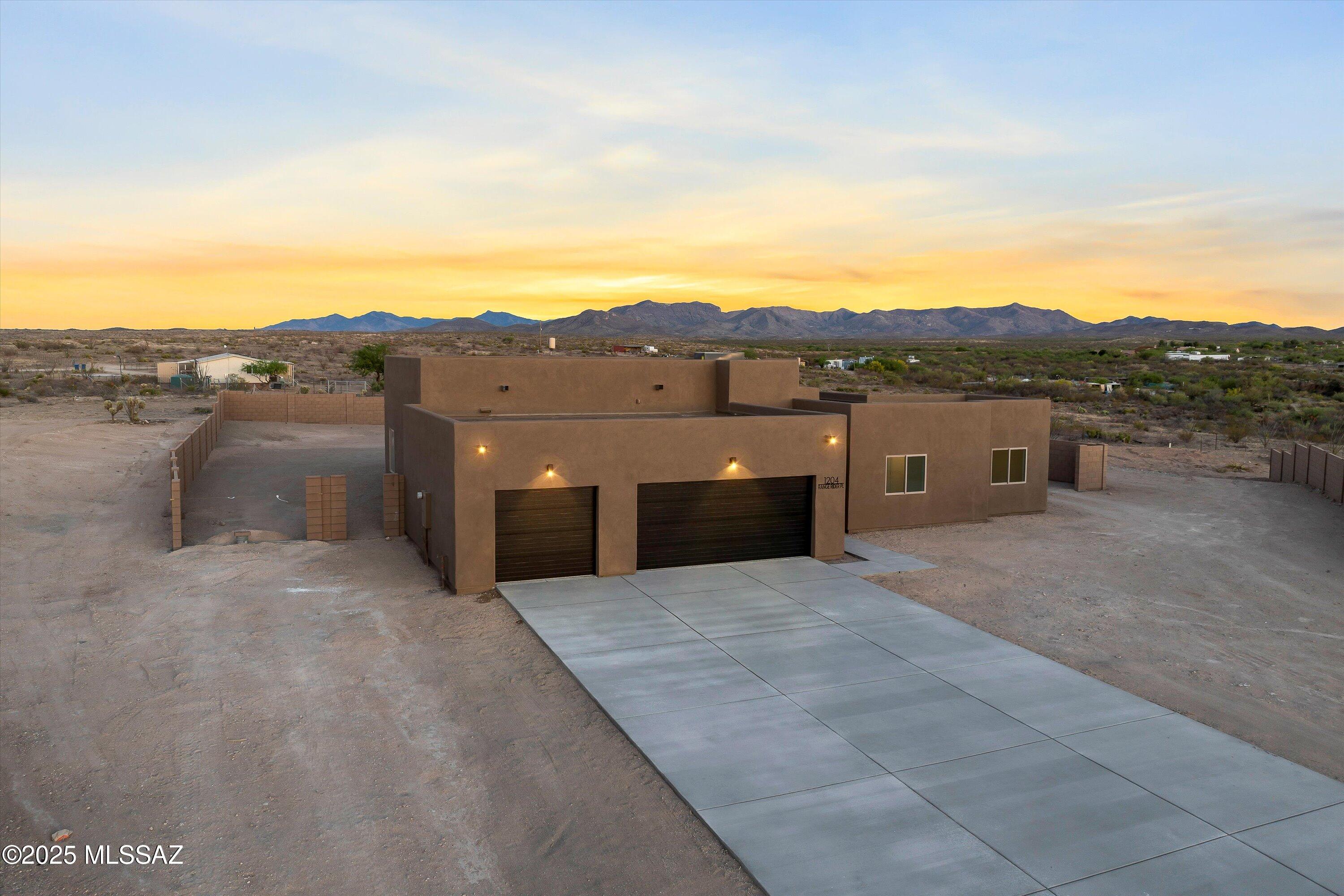1204 North Range Rider Place Vail, AZ 85641 - Photo 4 of 49