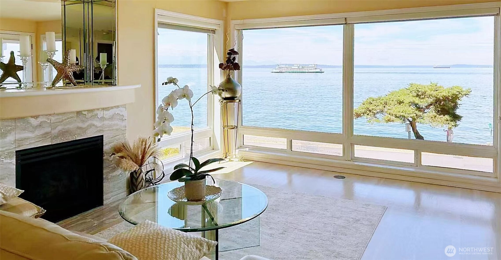 1170 Southwest Alki, Unit 300 Seattle, WA 98116 - Photo 3 of 6 Gallery Image 3