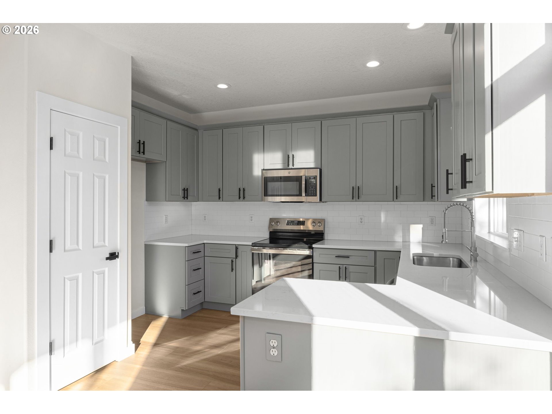 542 Southwest Sutherland Way Beaverton, OR 97006 - Photo 12 of 30