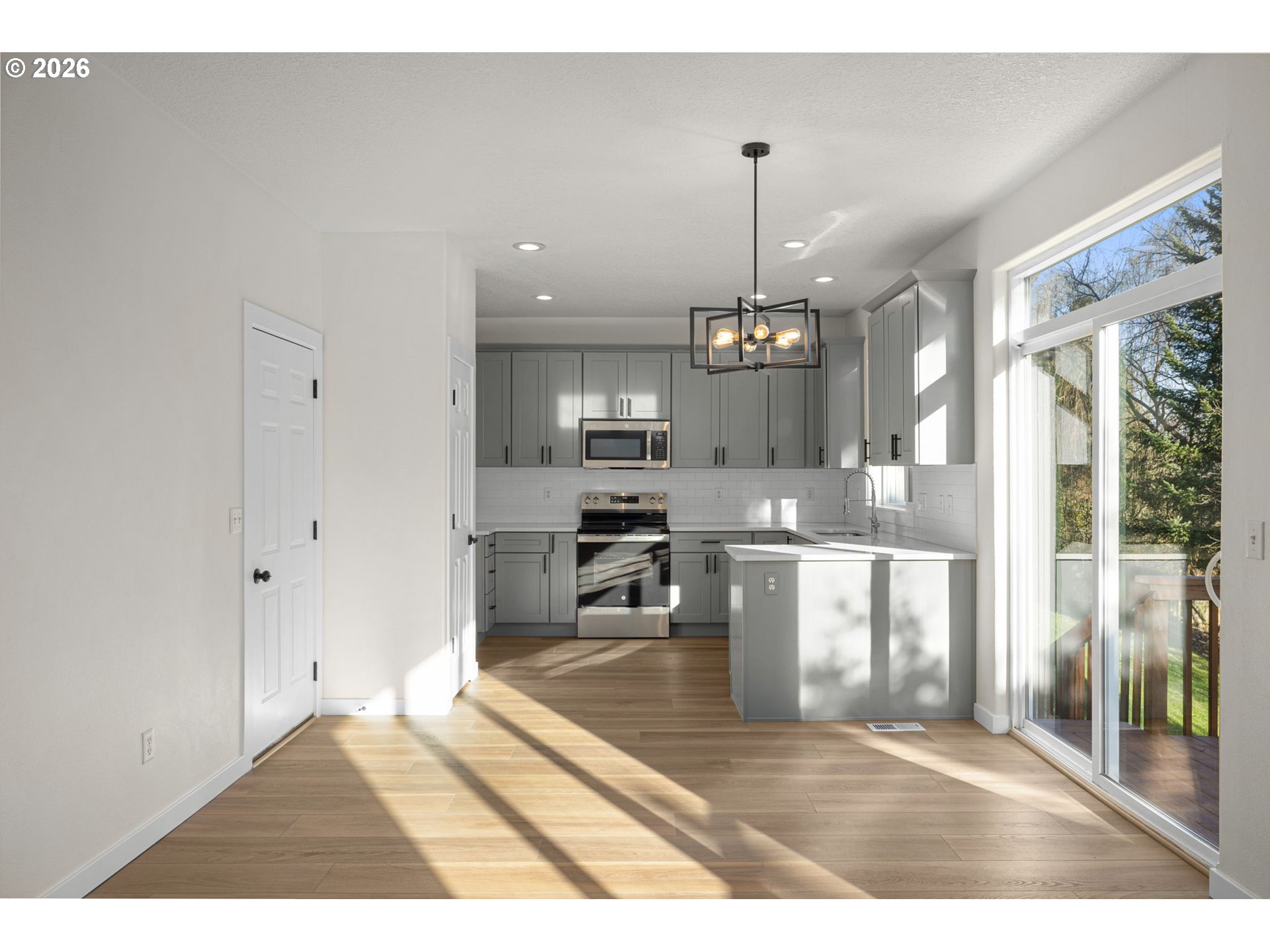 542 Southwest Sutherland Way Beaverton, OR 97006 - Photo 10 of 30