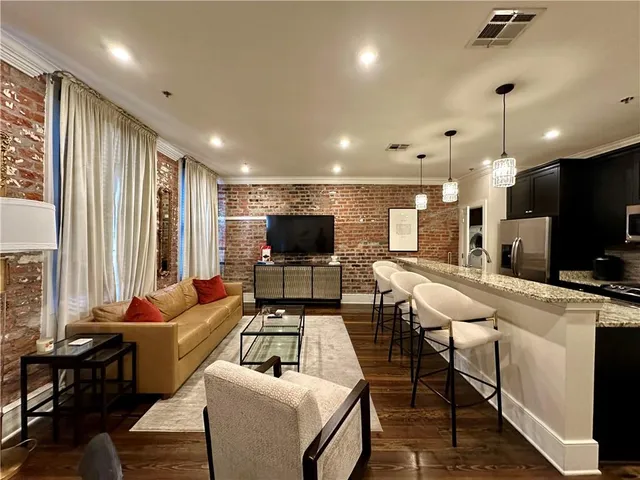 $2,800 | 508 Toulouse Street, Unit 201, New Orleans, LA 70130