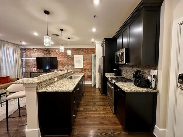 $2,800 | 508 Toulouse Street, Unit 201, New Orleans, LA 70130