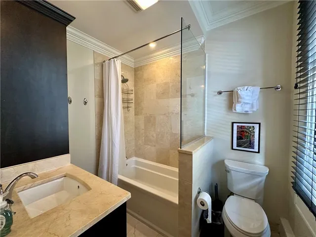 $2,800 | 508 Toulouse Street, Unit 201, New Orleans, LA 70130