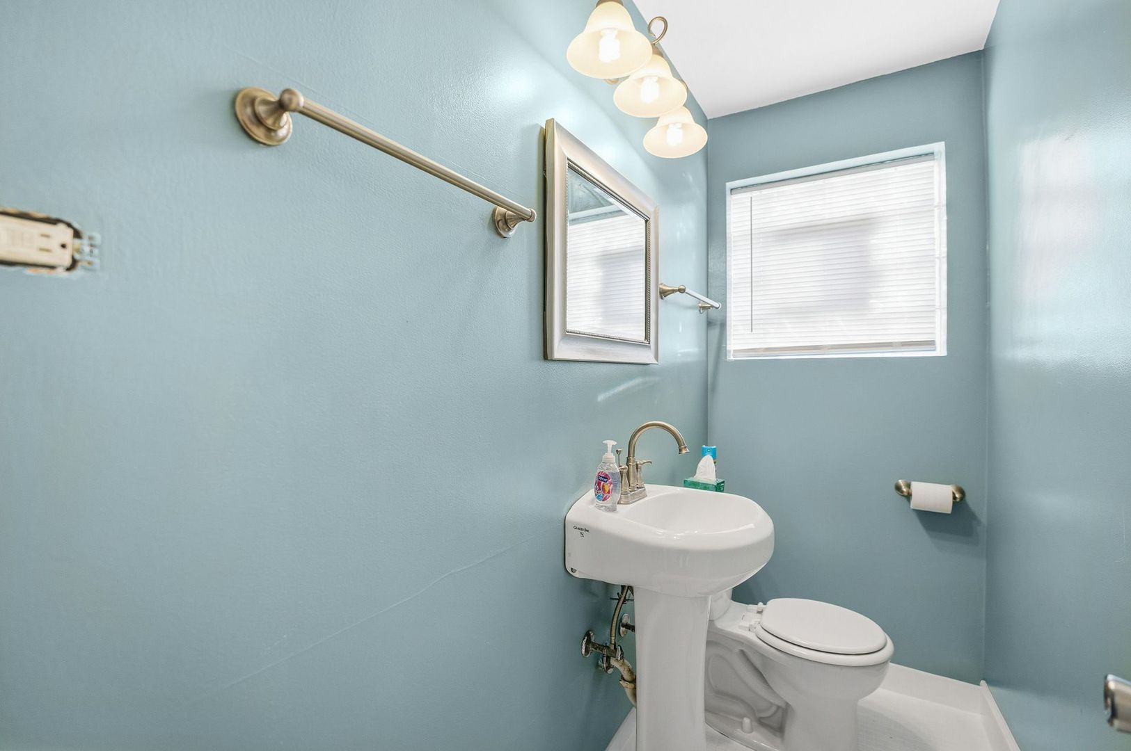 9209 South State Street Chicago, IL 60619 - Photo 5 of 20 a bathroom with a toilet sink and mirror