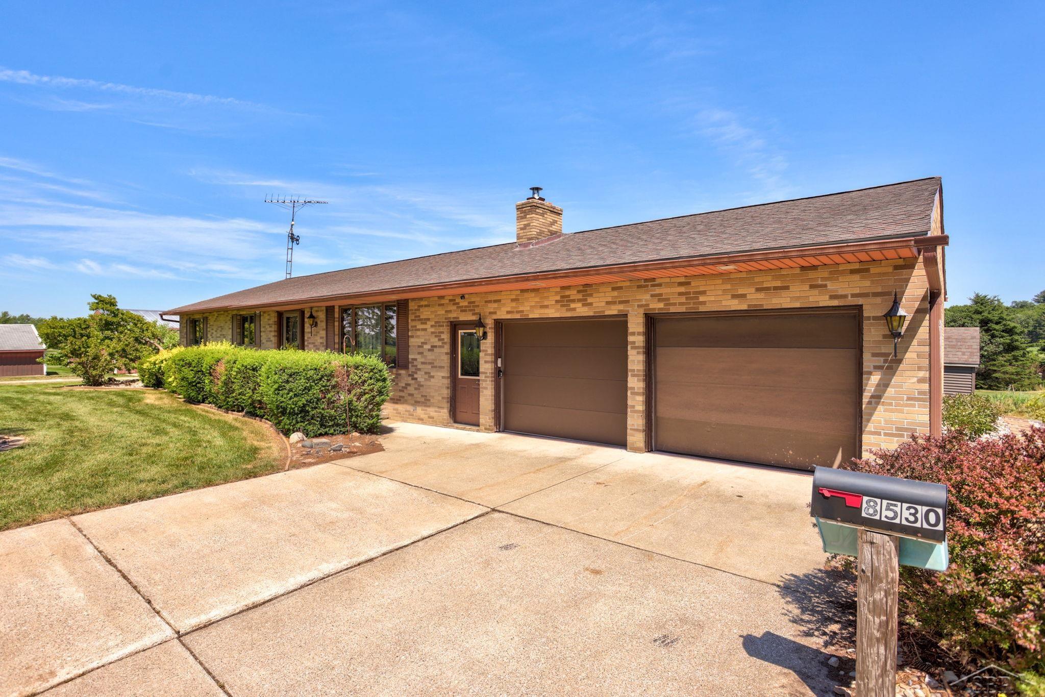 8530 South Orr Road Freeland, MI 48623 - Photo 4 of 61
