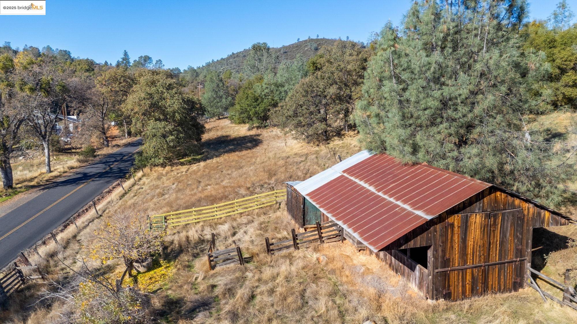 21190 Lyons Bald Mountain Road Sonora, CA 95370 - Photo 43 of 49 a view of a backyard with wooden fence