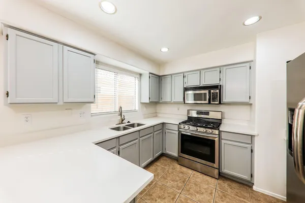 $2,815 | 30427 North 42nd Place, Cave Creek, AZ 85331