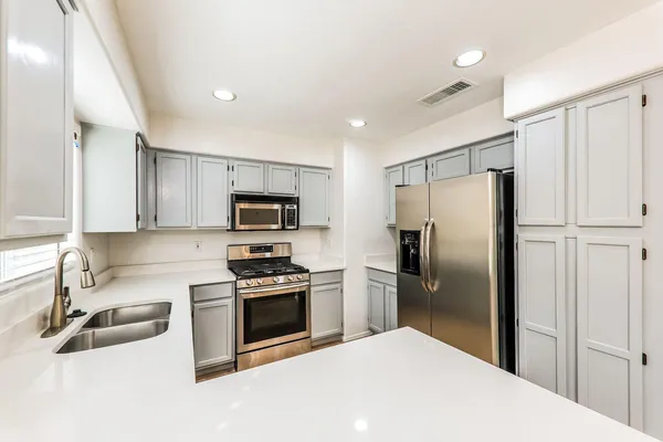 $2,815 | 30427 North 42nd Place, Cave Creek, AZ 85331