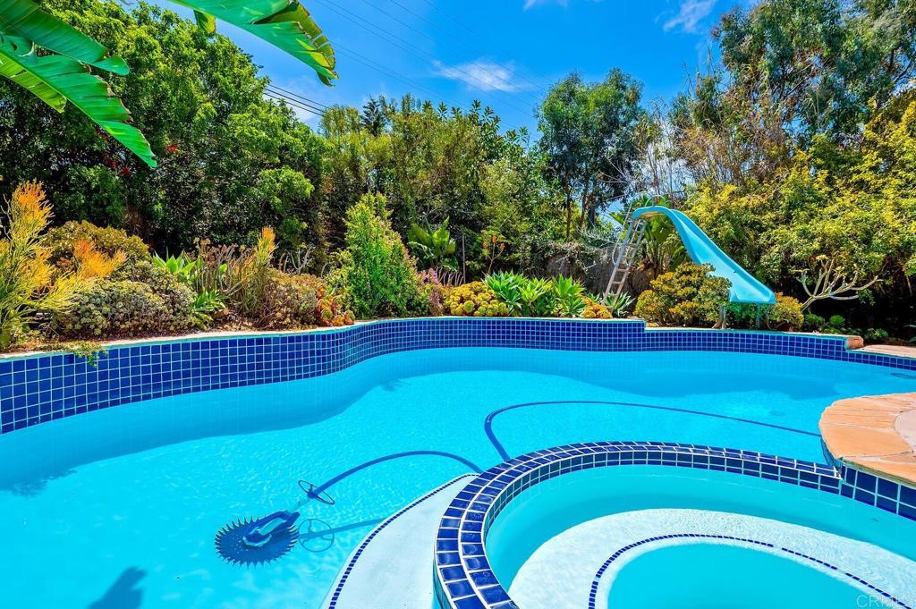 647 Arden Drive Encinitas, CA 92024 - Photo 11 of 36