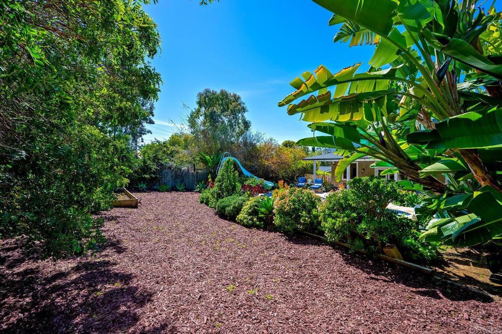647 Arden Drive Encinitas, CA 92024 - Photo 16 of 36